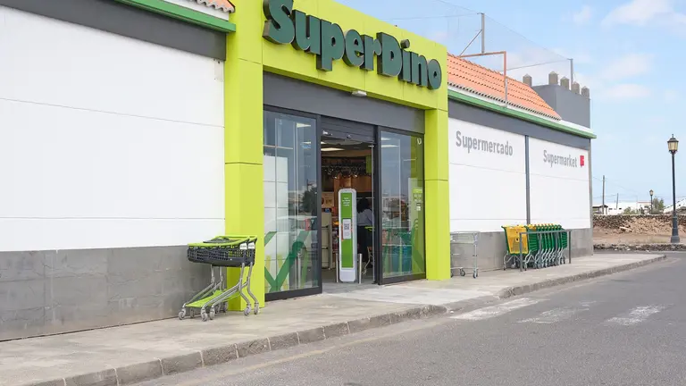 Fachada de SuperDino Lajares.