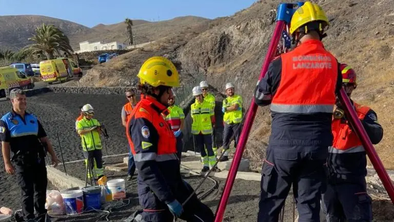 Dispositivo desplegado por los bomberos.