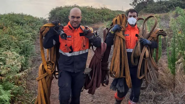 Bomberos de Lanzarote actuando en el incendio de Tenerife
