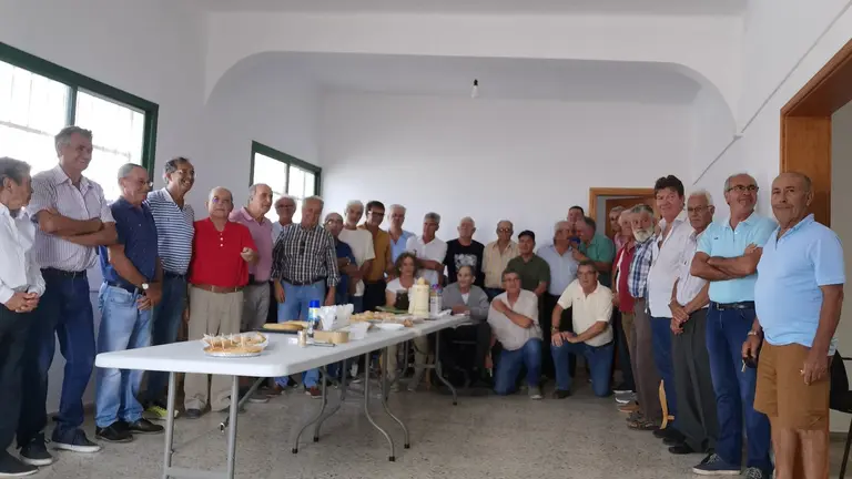 Grupo de alumnos asistentes al homenaje.