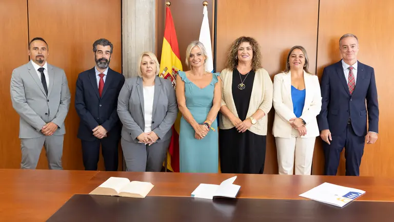 Monzón junto a los nuevos altos cargos.