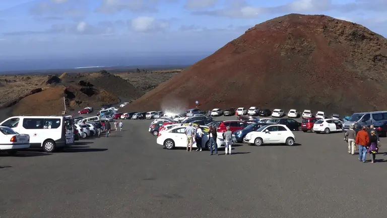 Aparcamiento en las Montañas del Fuego.