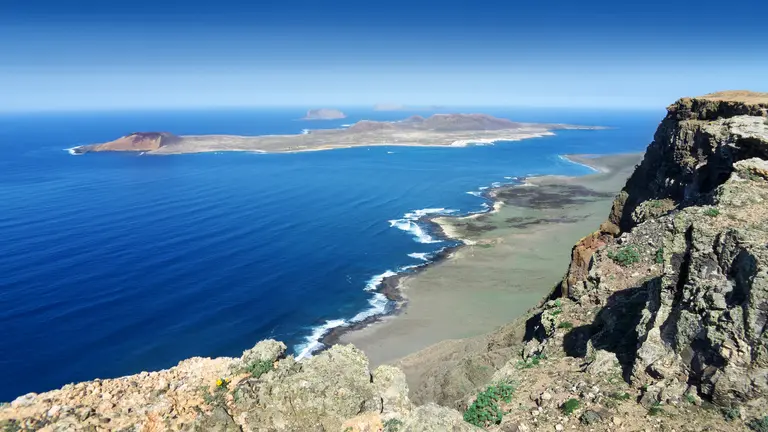 Risco de Famara y La Graciosa.