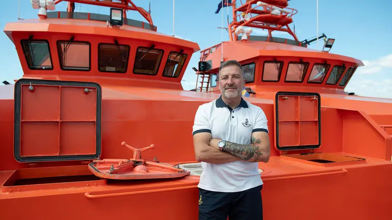 Enrique Peña, patrón de la 'Guardamar Polimnia', durante la entrevista en el Puerto de Arrecife. Foto Adriel Perdomo, EFE.