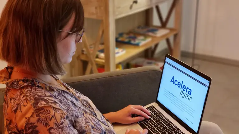 Acelera Pyme pc mueble.