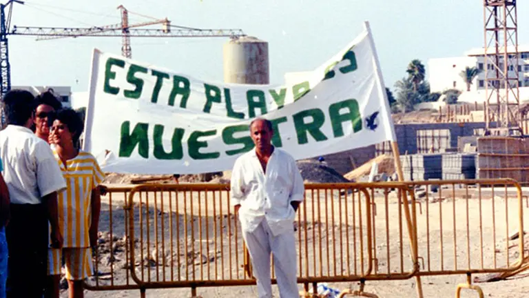 César Manrique, activista, año 1988. Foto FC Manrique. P