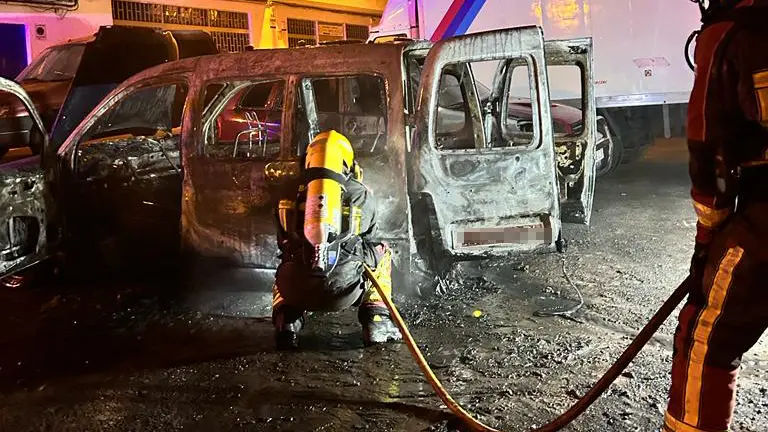 Incendio de vehículos en la calle Augusto Lorenzo de Arrecife