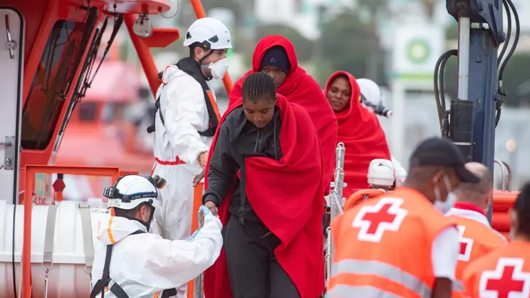 Rescate de personas migrantes. Foto EFE, Carlos De Saá.