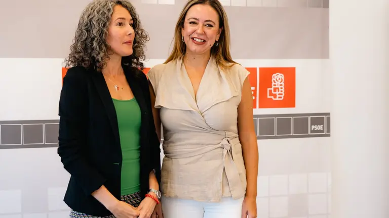 Loli Corujo y Ariagona González.