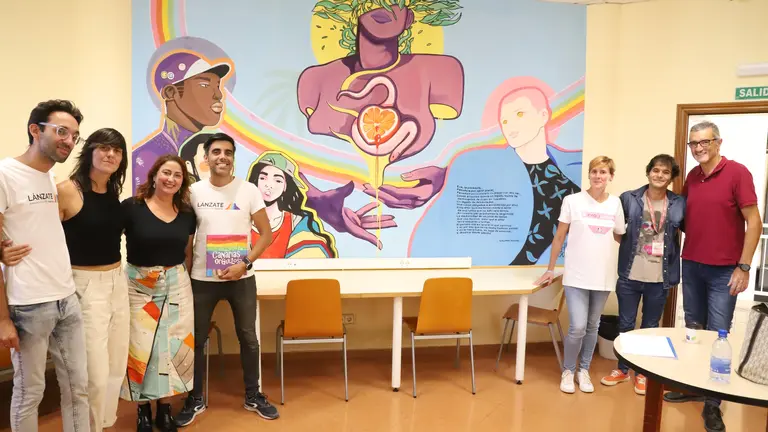 Mural LGTBI en la Biblioteca Insular.