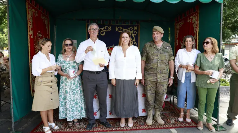 Dia de la Banderita de Cruz Roja y Astrid Pérez.