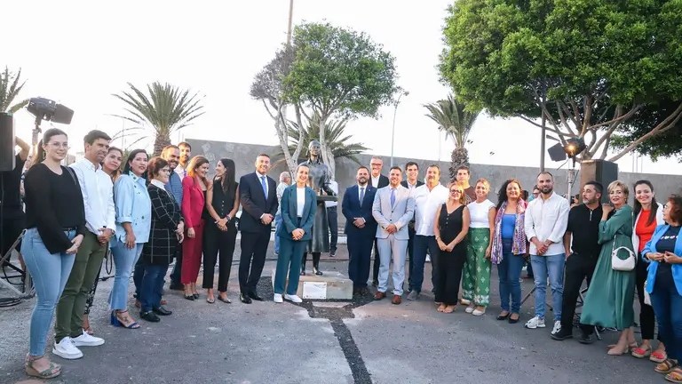 Inauguración de la escultura homenaje a las mujeres conserveras.