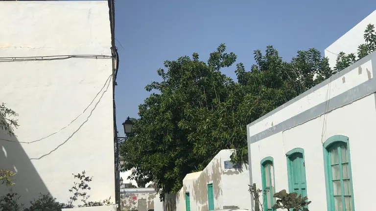 Calle Brasil, esquina Pasaje Fotógrafo Gabriel Fernández.