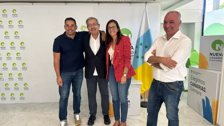 Yoné Caraballo junto a dirigentes de Nueva Canarias - Bloque Canarista.