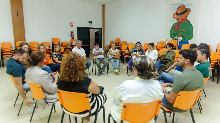 Reunión de vecinos en Tao.