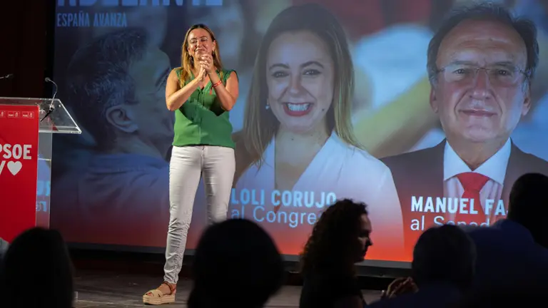 Loli Corujo en un acto de campaña electoral.