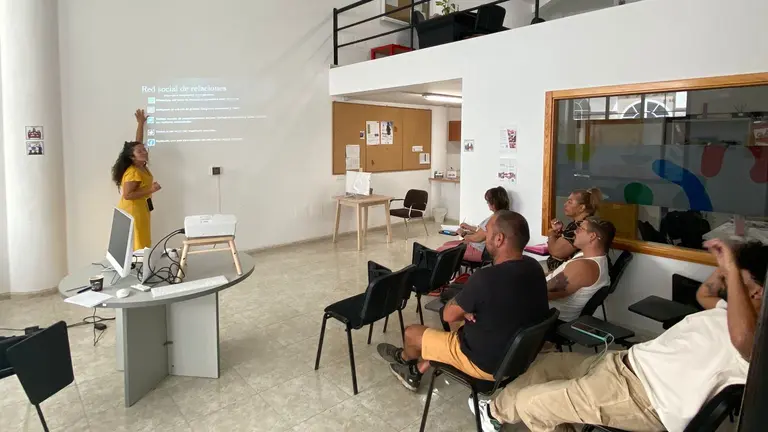 Una de las sesiones grupales realizada en la sede de Arrecife de la 1ª edición del Proyecto En Red.