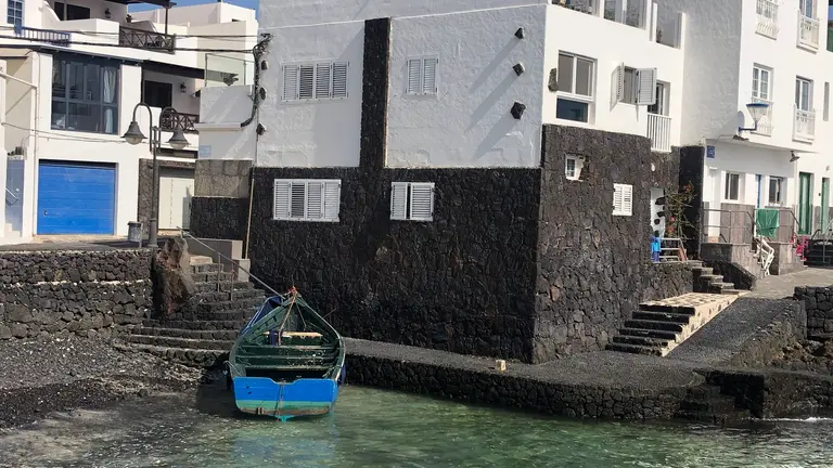 Patera llegada a Punta Mujeres el 14 de noviembre de 2023.