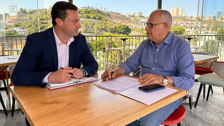 Óscar Noda y Casimiro Curbelo.