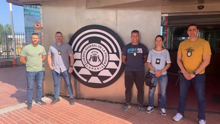 Agentes de la Unidad de Menores y Familia (UMEF) de la Policía Local de Arrecife que han participado en el programa de formación.
