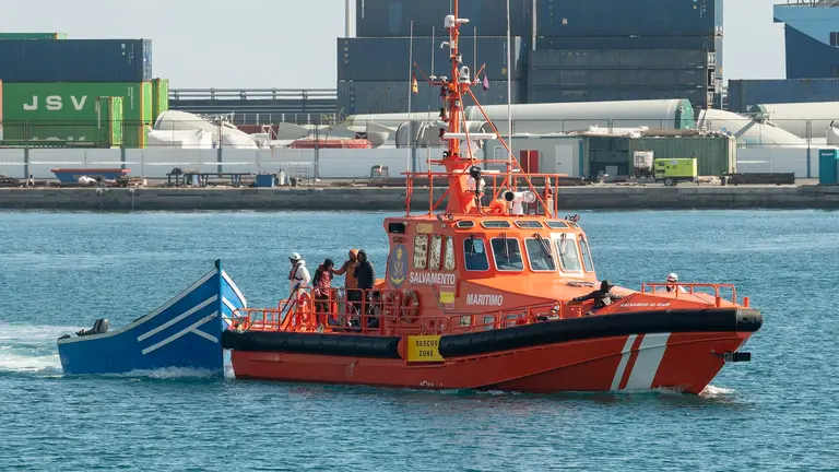 Embarcación de Salvamento Marítimo llegando a Puerto Naos. Foto Adriel Perdomo, EFE. Imagen de archivo.