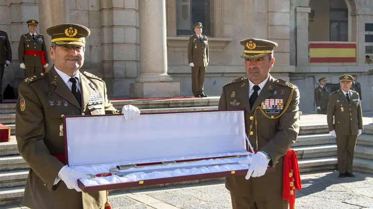 El teniente general Salom, Premio Gran Capitán.