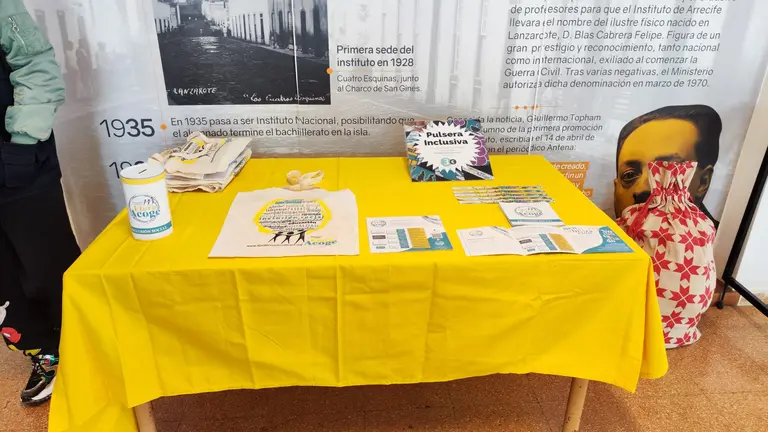 Mercadillo del IES Blas Cabrera Felipe.