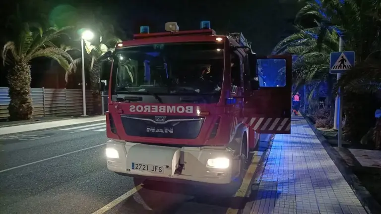 Los bomberos en la zona del incendio