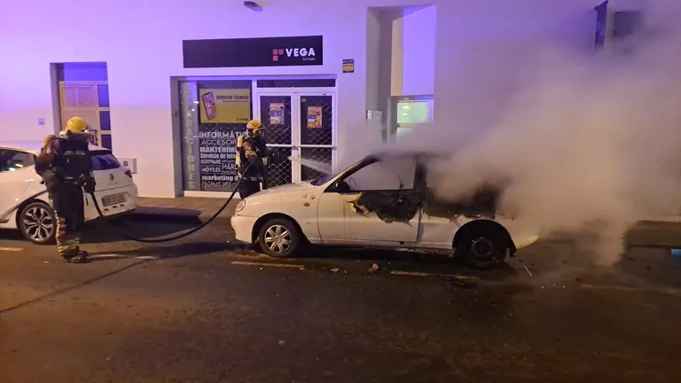 Incendio de un vehículo.