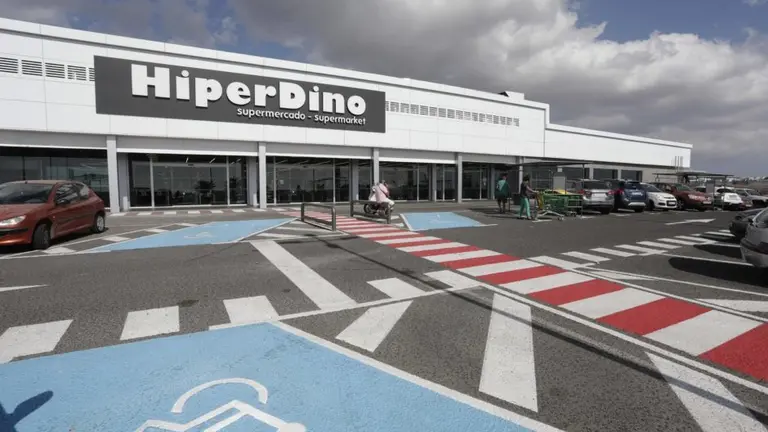 HiperDino Playa Honda.