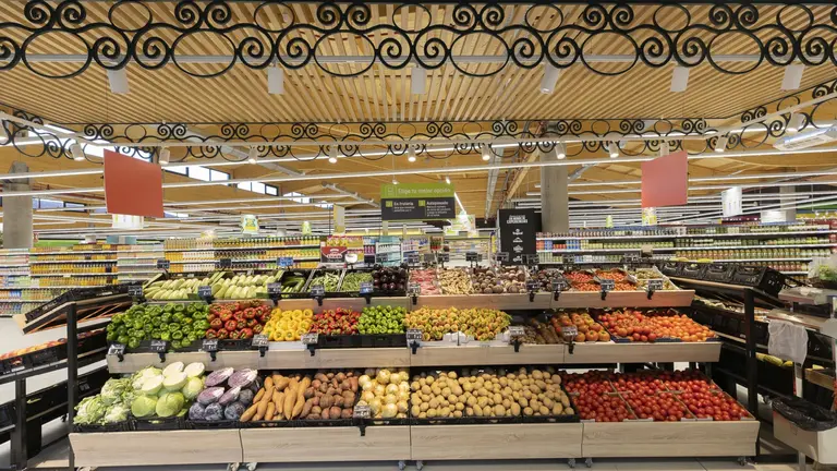 Sección de frutería de un establecimiento HiperDino.