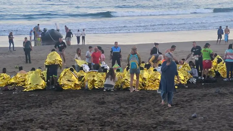 Personas migrantes desembarcadas en la Playa de La Garita. Imagen de archivo.