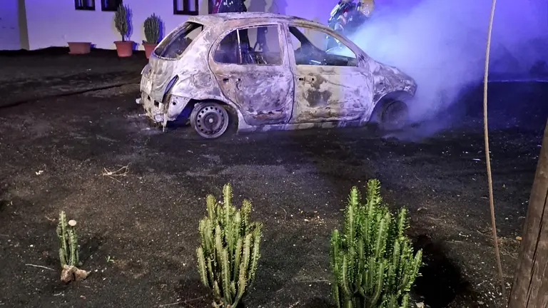 Vehículo incendiado en Teseguite.