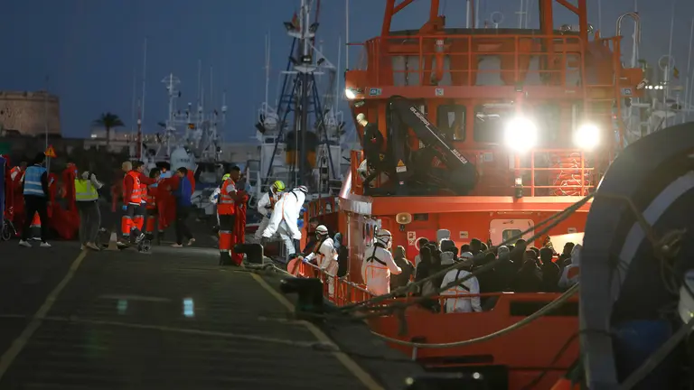 Patera en el Muelle de Arrecife.