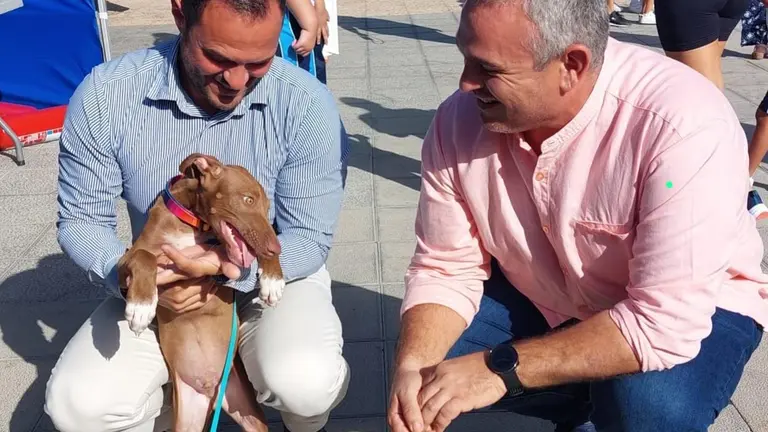 El alcalde Yonathan de León y el concejal Jacobo Lemes