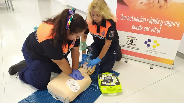 Taller de RCP personal de Protección Civil.