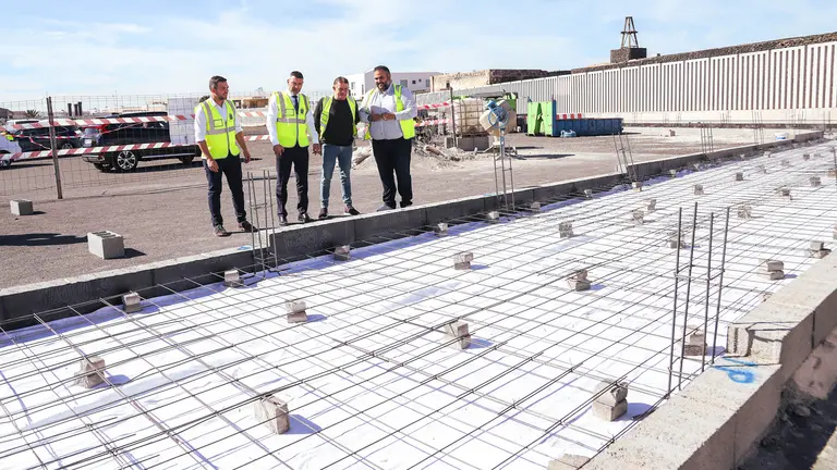 Visita inicio de obras en Puerto Naos.