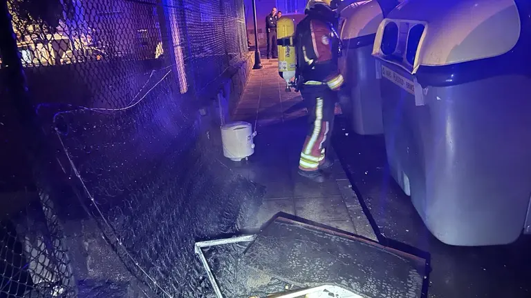 incendio de enseres calle Chafaris.