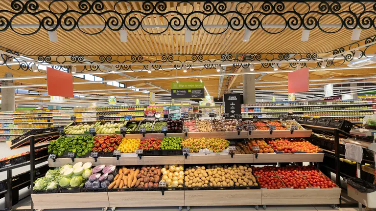 Interior de un establecimiento HiperDino.