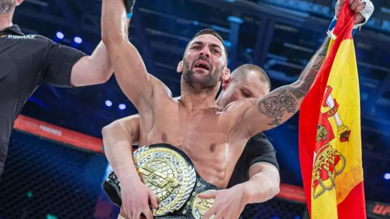 Hecher Sosa gana el Suecia el cinturón de la Fight Club Rush.