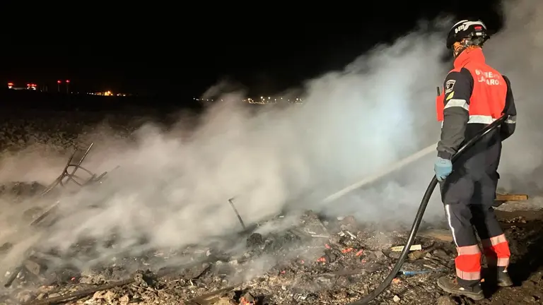 Incendio matorrales en Tahíche.
