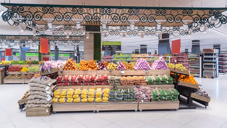 Imagen del interior de un establecimiento HiperDino.