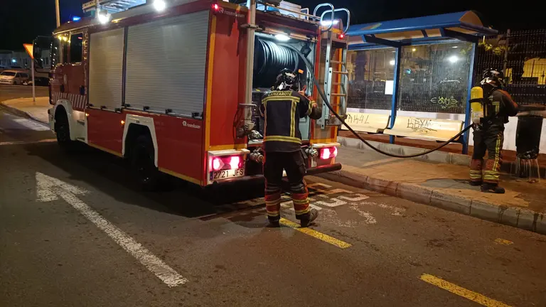 Bomberos en Argana Alta.