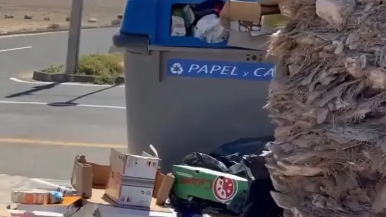 Contenedores en Famara.