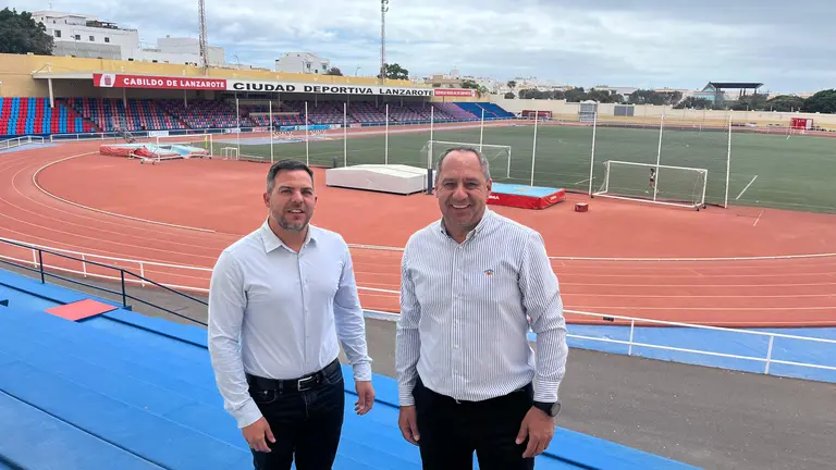 El vicepresidente, Jacobo Medina, junto a Juan Monzón.