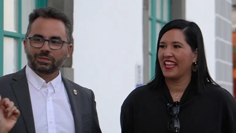 La concejal de Educación, Abigail González, y el teniente de alcalde, Echedey Eugenio.