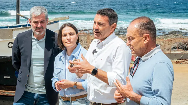 Autoridades en La Santa.