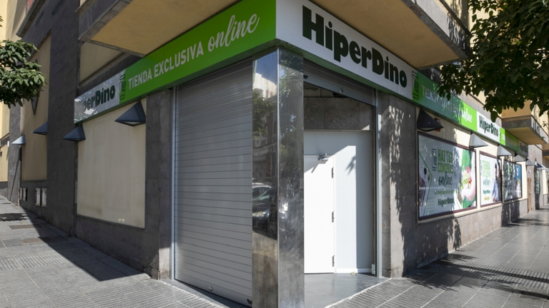 Fachada de uno de los dos centros preparadores exclusivos de compra online de HiperDino.