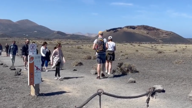 Sendero volcán El Cuervo.
