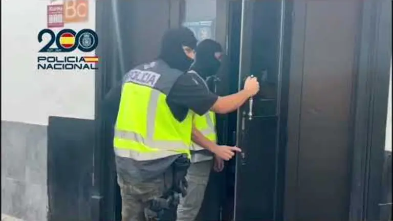 Detienen al dueño de una discoteca por vender droga en el interior del local.